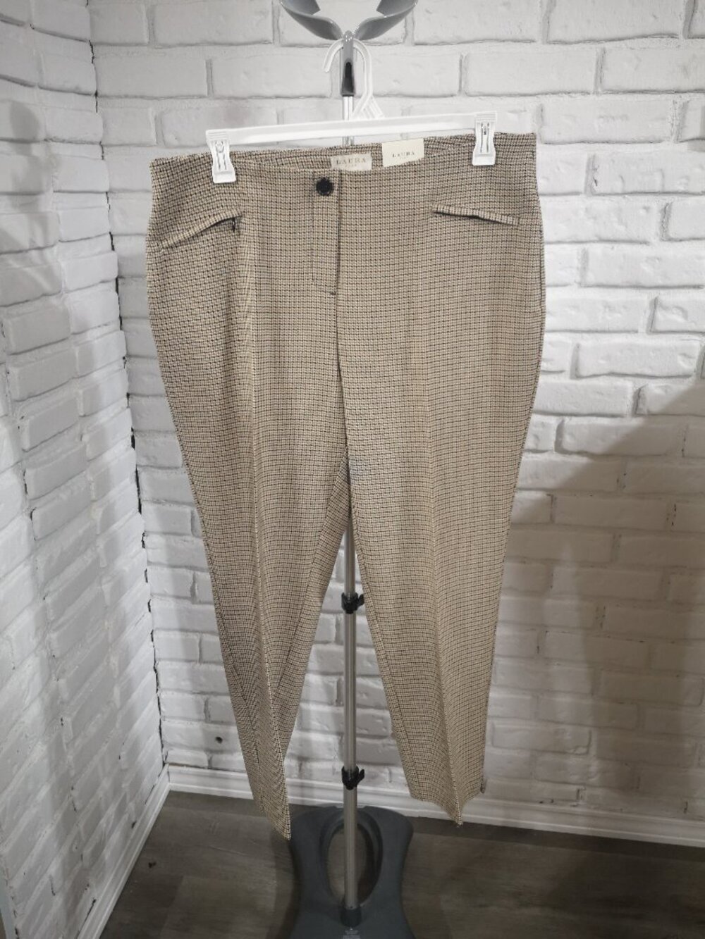 NWT Laura Plus City Ladies Size 16 Black & Tan Plaid Mid Rise Pull On Pants